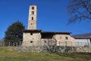 La Chiesa dei Santi Pietro e Paolo andando verso Palazzo Canavese