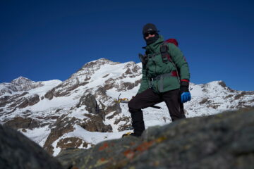 Io sul Corno del Camoscio col Massiccio del Rosa sullo sfondo