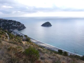 Isola di Bergeggi salendo al Monte Mao