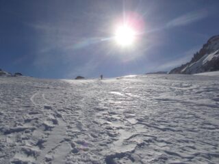 si cerca di tenere la traccia che il vento fà scomparire