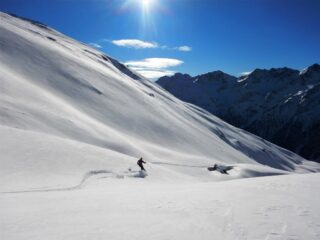 Neve più profonda nella parte mediana.