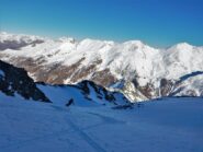 Discesa con vista sulle cime della dx. orografica della val Troncea.