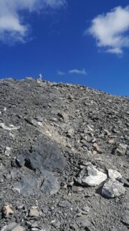 Sempre emozionante sbucare sul plateau sommitale e vedere quella croce. 
