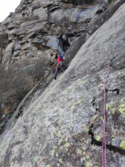 oltre il traverso alla base del diedro ad arco..