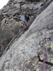 oltre il traverso alla base del diedro ad arco..