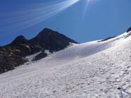 Risalendo il ghiacciaio verso la base della cresta 