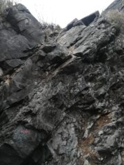 Lo strapiombo di partenza con il nome della via