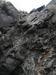 Lo strapiombo di partenza con il nome della via