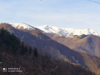 Panorama della Val Ellero di fronte.