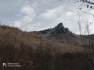 Il (Gatto) visto salendo il vallone.
