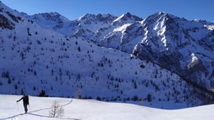 A metà salita.