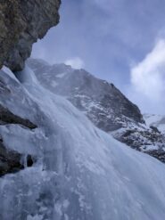 Dalla sosta del secondo tiro, il risalto che porta alla sommità