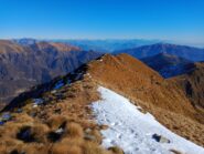 Inizia il traverso verso colle del Campo e in fondo il Monte Croce
