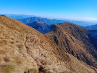 Traversi su erba olina e il Monte Croce ora un po' più vicino