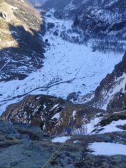 Calata classica dalla sommità. Occhio alle corde.