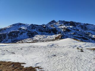 Per non farsi mancare nulla/4: in fondo al centro, la magnifica conca del lago di Viana.