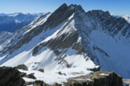 vista verso la Grande Rochere dalla cima, in basso il colle