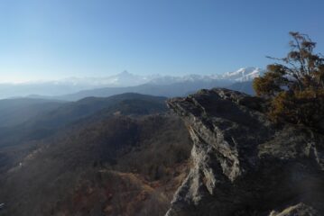 Panorama sul Monviso da uno dei torrioni sopra il Crò