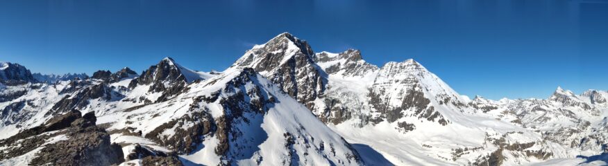 Panoramica su Aiguille du Velan, Mont Dolent, Aiguille Verte de Valsorey, Gran Tete de By, Grand Combin, La Ruinette e la Serpentine