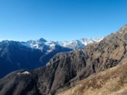 Pizzo Ton e, appena a destra, il Monte Rosa