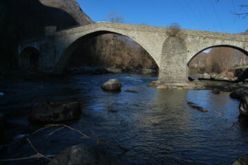 Il Ponte di Echallod visto sottocorrente