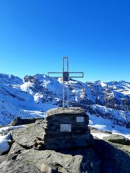 Nello sfondo si intuiscono la Punta e la Conca Cialancia.