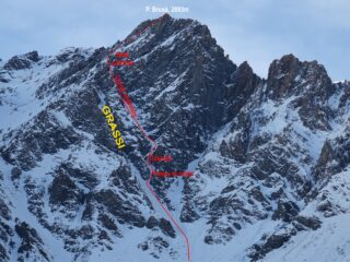 A sx il Grassi, a dx il couloir di dx (con la parte alta nascosta)