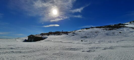 baita vicino al lago