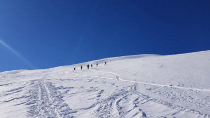 Salendo si pregusta la discesa su questi bei pendii: qui sembrano un po' piatti ma è l'effetto fotografico, in realtà hanno una pendenza sui 25°