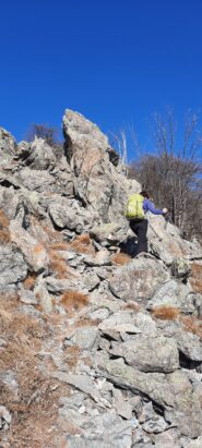 Roccette dal colle verso la cima