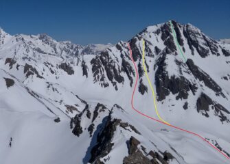 Aiguille de la Belle Combe, couloir S di dx (giallo) di sx (rosso), in fondo Couloir S del Petit Golliat (verde). Foto di marzo 2019.