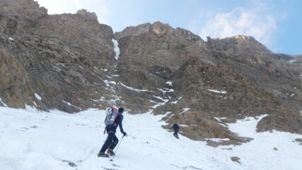 Primo salto secco. Per evitarlo passare a destra dello sperone