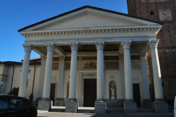 Collegiata di S. Agata, con il suo colonnato: è l’arrivo ufficiale della tappa