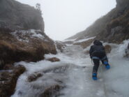 Canalino d'uscita (la sosta è sulla roccia a sx, vicino al pino cembro)