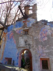 la chiesa diroccata a Cauri