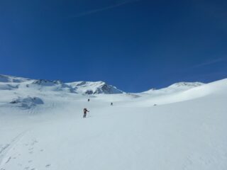 A metà salita, con il Mont Rodzo sullo sfondo.