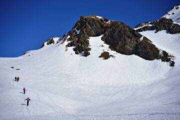 Risalendo il valloncello verso la cima