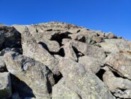 Alla base delle colossale pietraia finale.