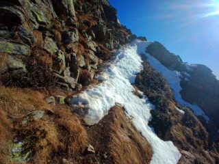 Tratto con neve ghiacciata prima delle placchette finali, facilmente aggirabili arrampicando sopra in traverso