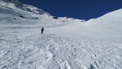 dritto a noi il colle 