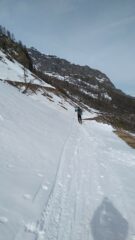 di ritorno  attraversando una slavina  , al mattino puo essere  ghiacciato attenzione