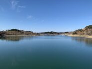 Il lago di Giacopiane dalla diga principale, si nota in alto la diga secondaria