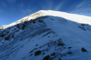 il pendio sotto la punta ben coperto