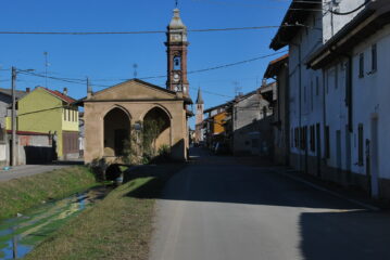 Attraversando Lamporo: la Chiesa di Loreto e il campanile