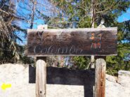 Il cartello posto poco sotto la dorsale sommitale.
