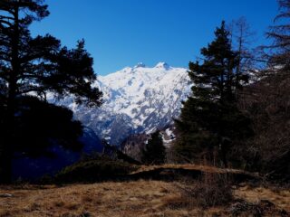 Panorama verso lo Chateau Blanc scendendo a Milliery.