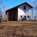 La chiesa di San Grato sulla sommità.