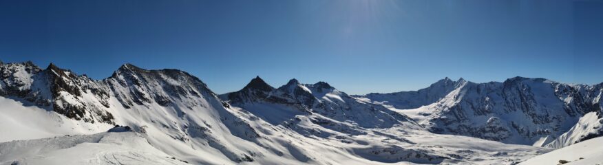 Panoramica sul fondo Valgrisenche: da Sx Tete de BAssac, Grande Traversiere, Grande e Petite Aiguille de Sassiere, Platte de Chamois e Becca di Suessa