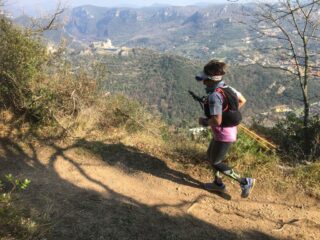 Traverso sopra Finalborgo. Sullo sfondo il Forte San Giovanni.