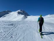 Vetta in vista, in ombra la nord e il colletto dove si entra.